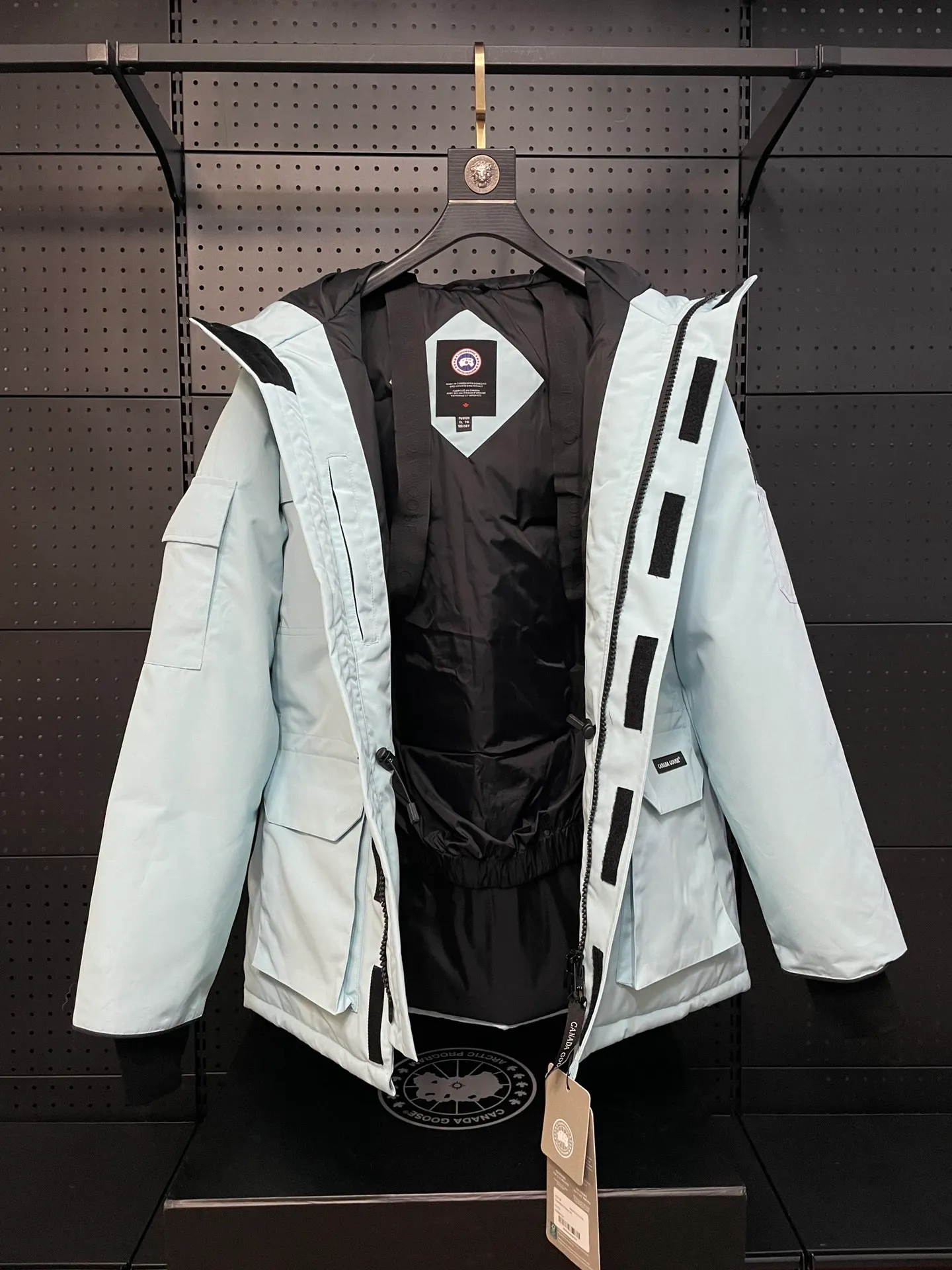 🇨🇦CANADA GOOES 24 New Arrival 08 / Factory : . . . .Premium ， Drop Shipping！ Expedition 08 Same Style， ， Classic ， ， 。 ➖ 。 ➖ ， 。 ➖ 21 ，TC 85 ， Wear-Resistant。 ➖ 80 . 。 ➖ 100% nylon ， ， ！ ➖ 。 ➖ YKK ，YKK ， 。 ➖ 3M ， 。 : ， 。 ， · · Quality· ！ Size:XS-XXL